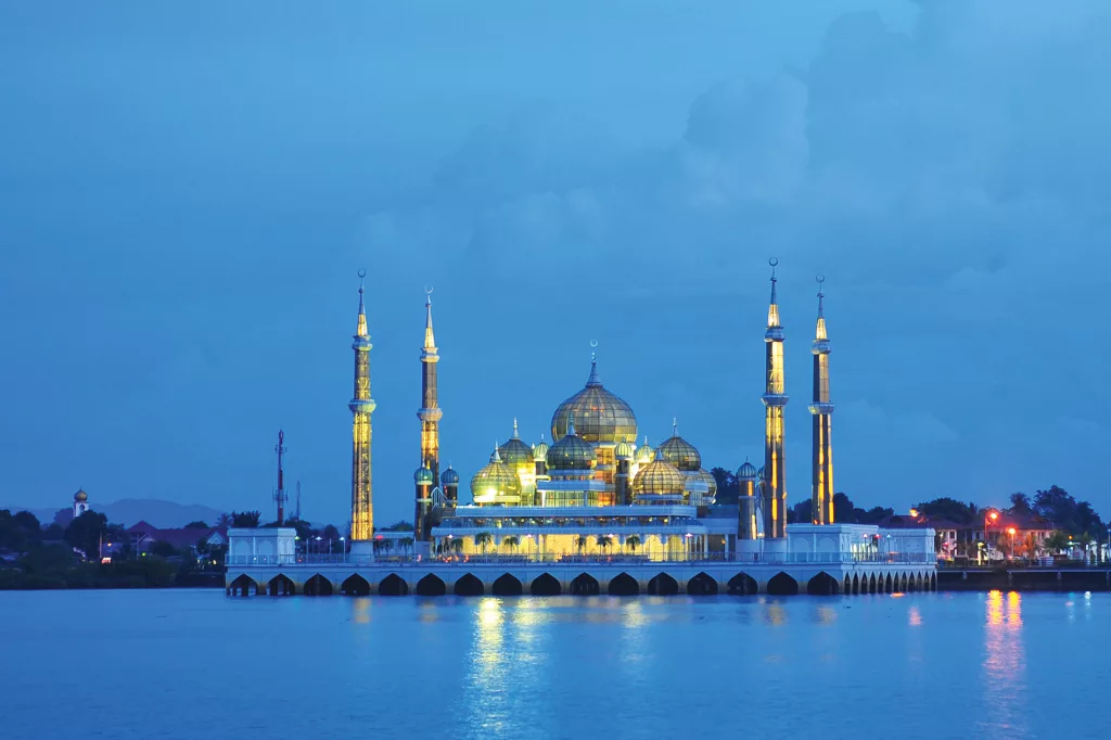 5 Mercu Tanda Seni Bina Terkenal Di Malaysia 27 CRYSTAL MOSQUE