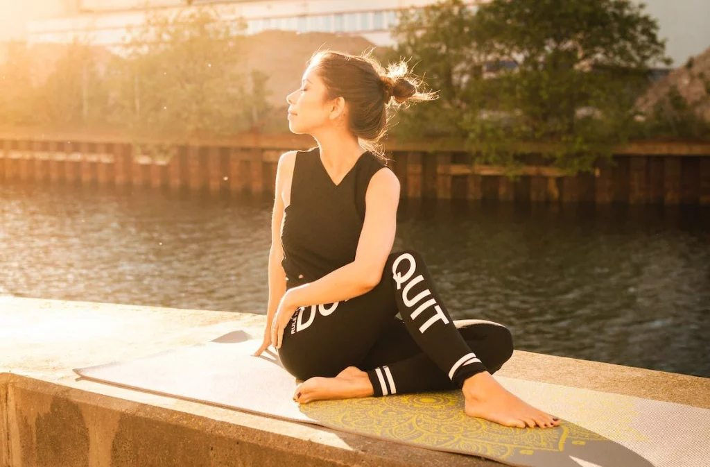 5 Manfaat Kesihatan dari Latihan Yoga Pagi Ini Akan Meyakinkan Anda Bangun Dari Tempat Tidur Anda 25 relax your mid